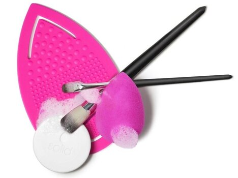 Makiažo kempinėlių valymo rinkinys BeautyBlender Keep It Clean: guminis valymo padėkliukas-pirštinė + muiliukas цена и информация | Кисти для макияжа, спонжи | pigu.lt