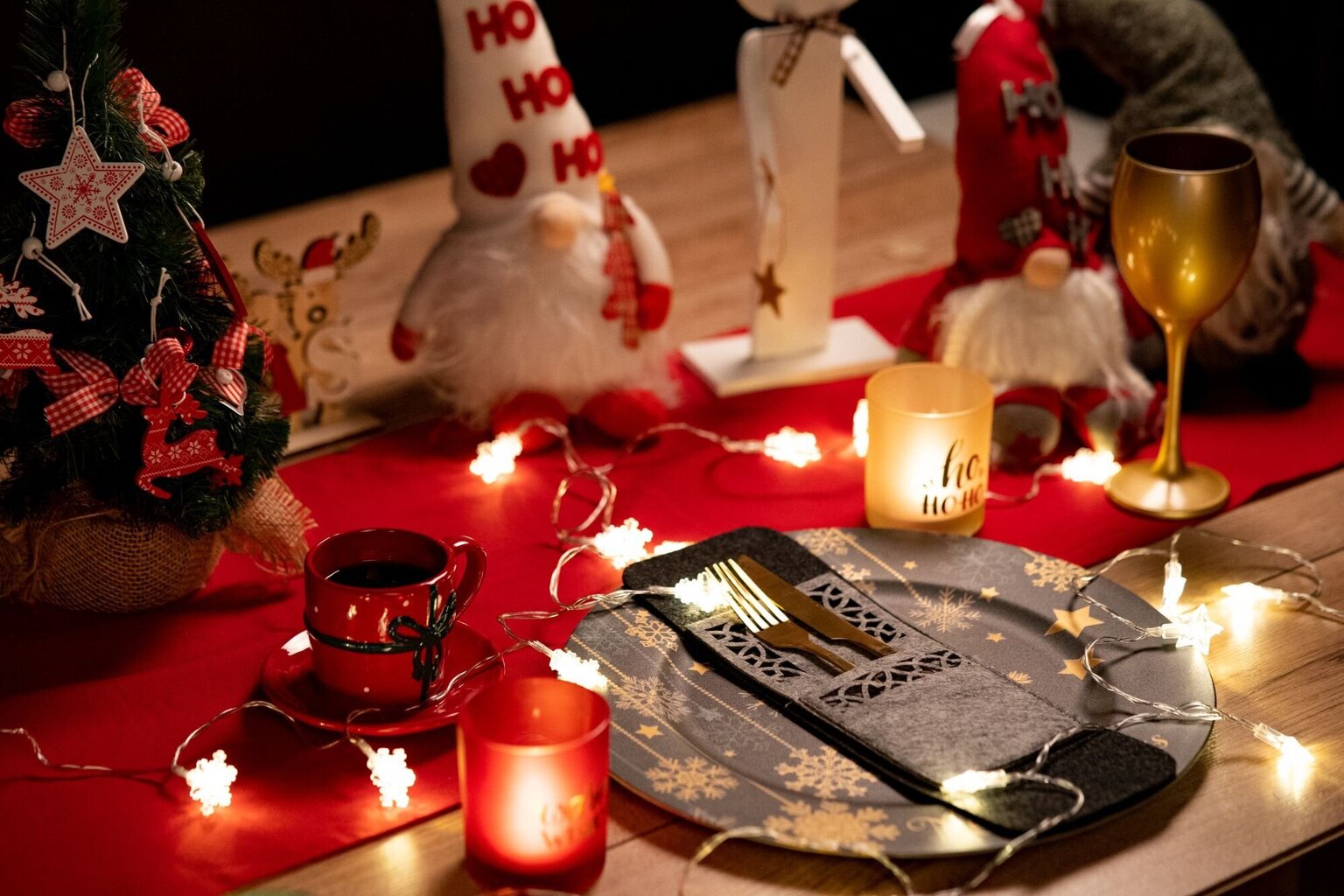 Kalėdinis stalo įrankių dėklas, 8 vnt., raudonas kaina ir informacija | Kalėdinės dekoracijos | pigu.lt