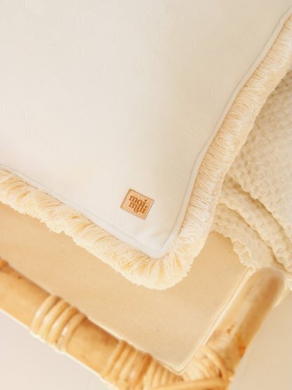 Moi Mili balta minkšta aksomo pagalvė kaina ir informacija | Pagalvės | pigu.lt