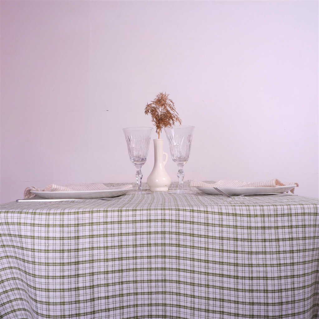 Lininė balta staltiesė, žaliais langeliais, 148x250 cm. kaina ir informacija | Staltiesės, servetėlės | pigu.lt
