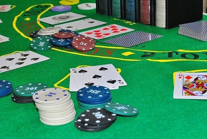 Pokerio komplektas, 200 žetonų kaina ir informacija | Azartiniai žaidimai, pokeris | pigu.lt