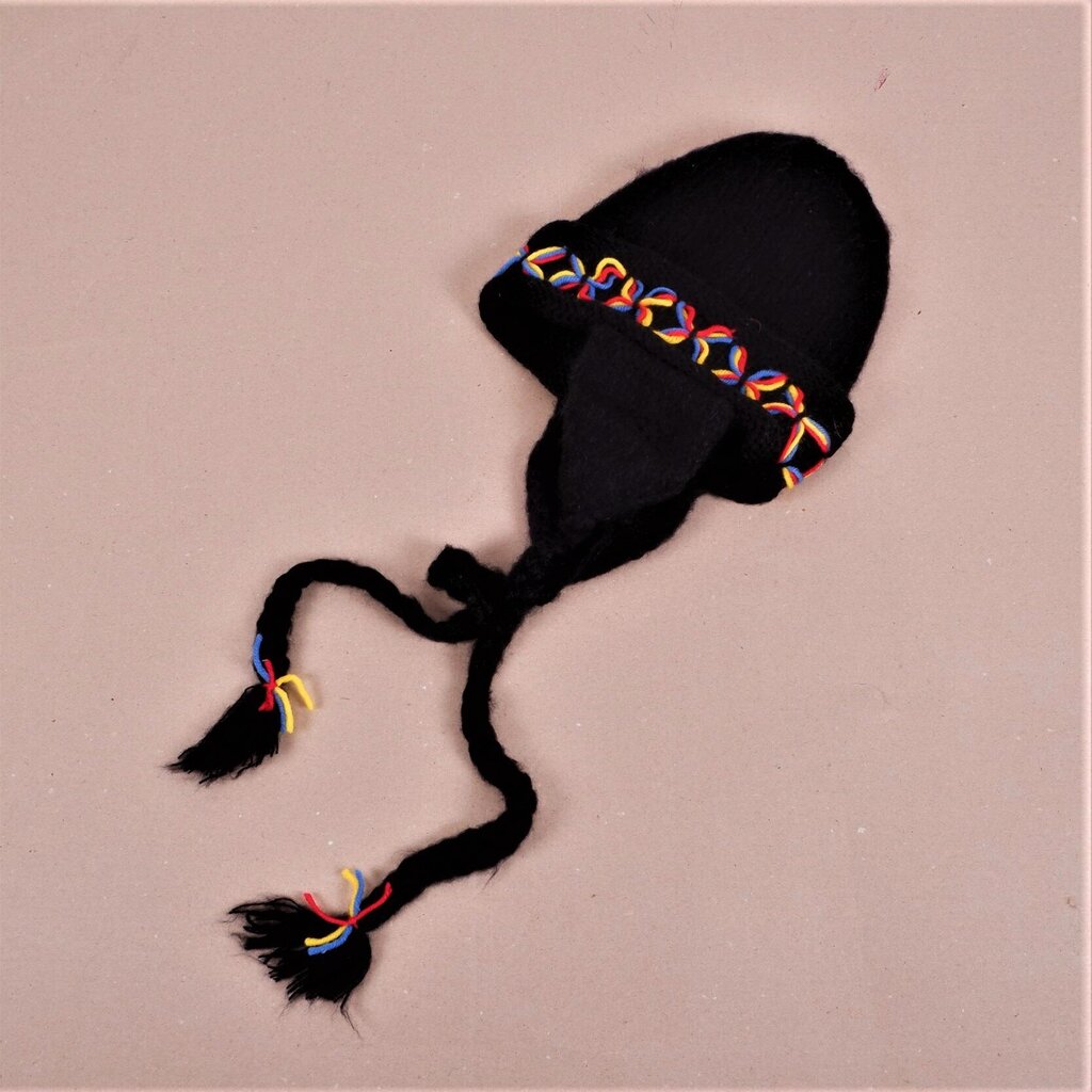 Vilnonė kepurė su raišteliais, juoda цена и информация | Kepurės moterims | pigu.lt