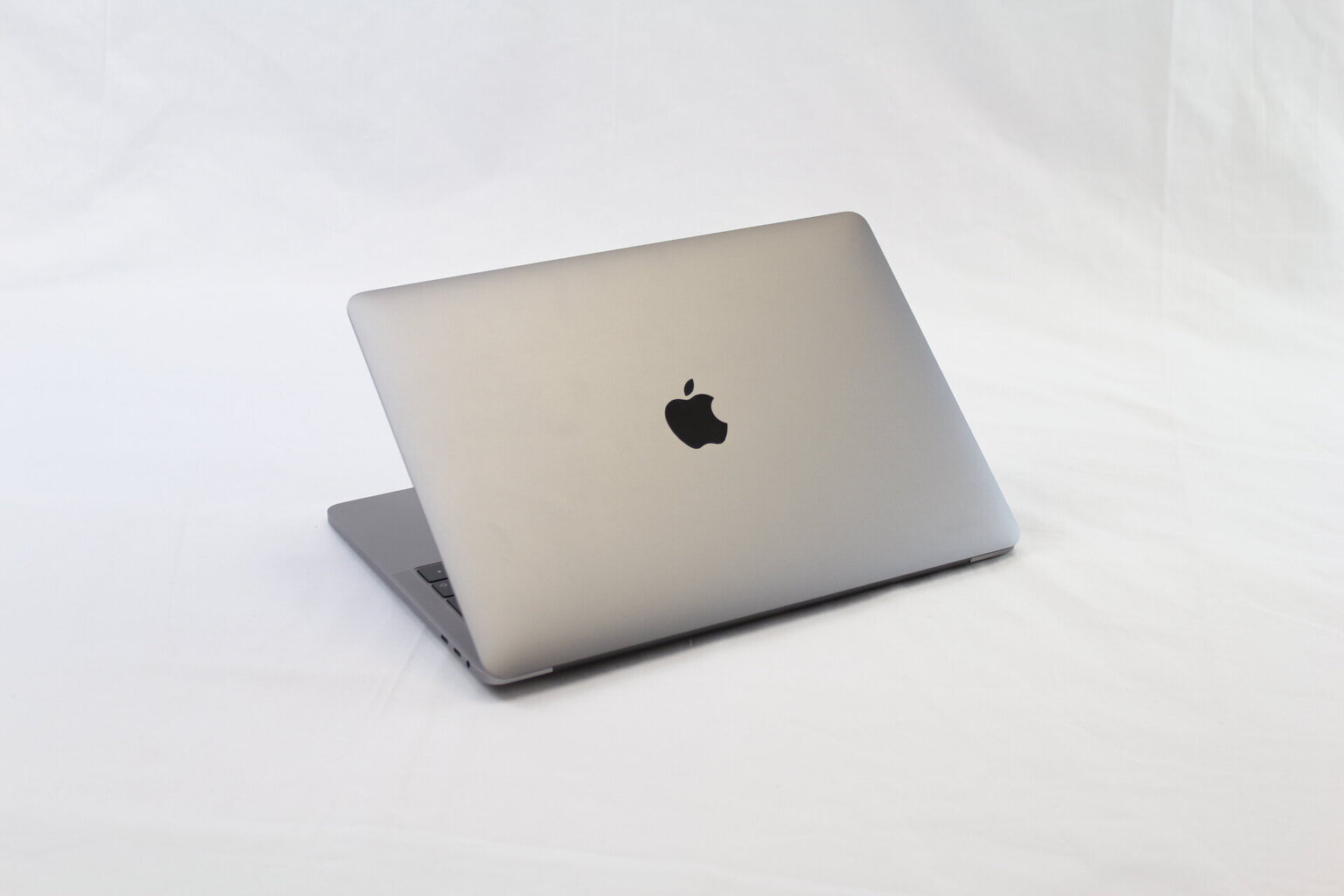 MacBook Pro 2019 Retina 13" 4xUSB-C - Core i5 2.4GHz / 8GB / 256GB SSD / SWE / Space Gray (atnaujintas, būklė A) kaina ir informacija | Nešiojami kompiuteriai | pigu.lt