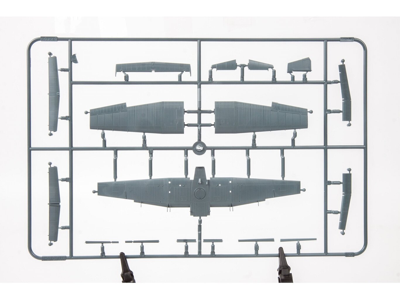 Konstruktorius Eduard - Z-37A Čmelák Weekend edition, 1/72, 7456 kaina ir informacija | Konstruktoriai ir kaladėlės | pigu.lt