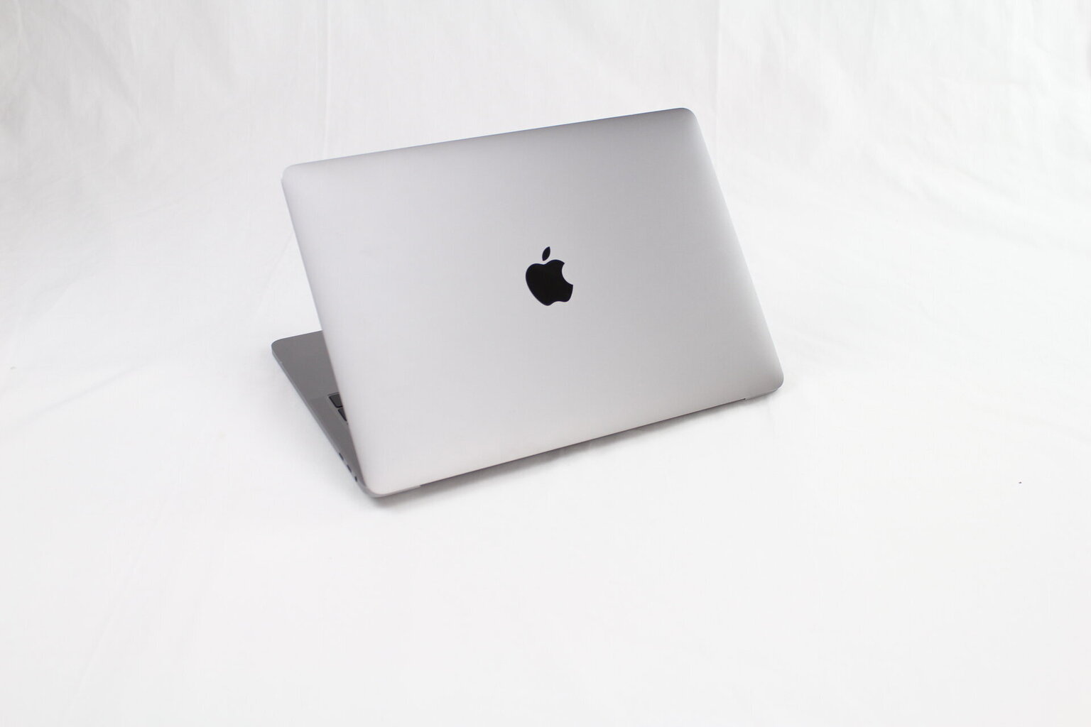 MacBook Pro 2019 Retina 13" 4xUSB-C - Core i5 2.4GHz / 8GB / 256GB SSD / SWE / Space Gray цена и информация | Nešiojami kompiuteriai | pigu.lt