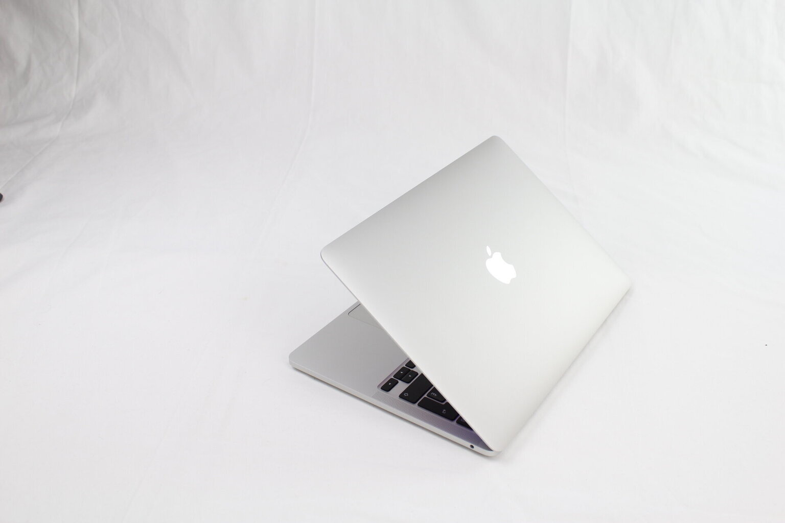 MacBook Pro 2020 Retina 13" 2xUSB-C - M1 / 8GB / 512GB SSD / RUS / Silver kaina ir informacija | Nešiojami kompiuteriai | pigu.lt