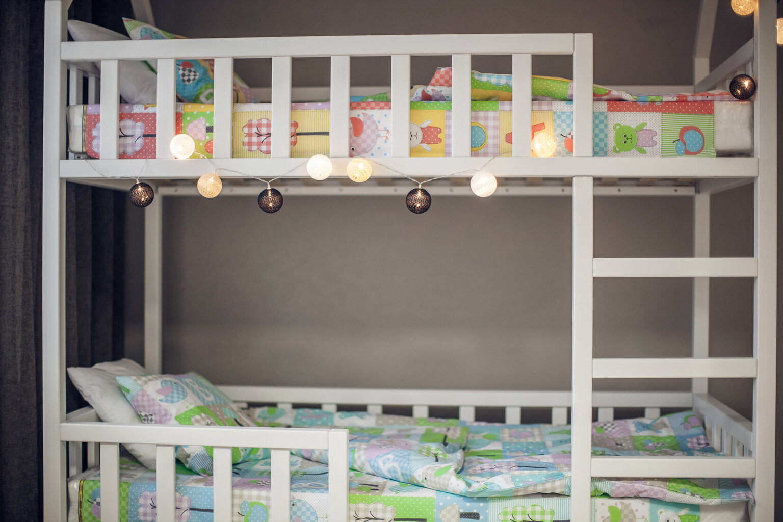 Vaikiška dviaukštė lova, 90 x 190 x 204 cm, balta. Folkland Home kaina ir informacija | Vaikiškos lovos | pigu.lt