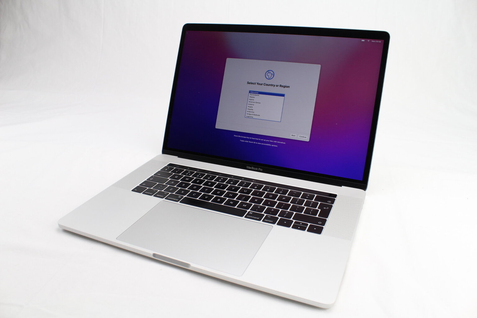 MacBook Pro 2017 Retina 15" 4xUSB-C - Core i7 2.9GHz / 16GB / 512GB SSD / INT / Silver (atnaujintas, būklė A) kaina ir informacija | Nešiojami kompiuteriai | pigu.lt