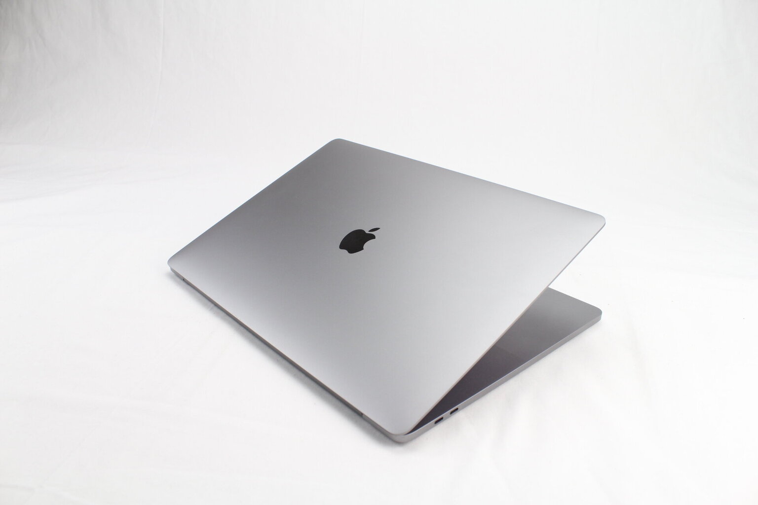 MacBook Pro 2019 Retina 16" 4xUSB-C - Core i9 2.3GHz / 16GB / 1TB SSD / SWE / Space Gray (atnaujintas, būklė A) kaina ir informacija | Nešiojami kompiuteriai | pigu.lt