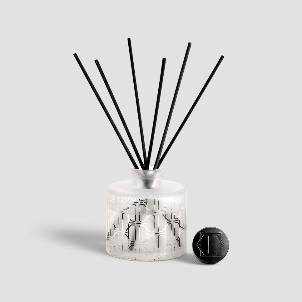 Namų kvapo rinkinys Togas Aroma Candle Sandal Wood: namų kvapas, 230 ml + aromatinė žvakė kaina ir informacija | Namų kvapai | pigu.lt