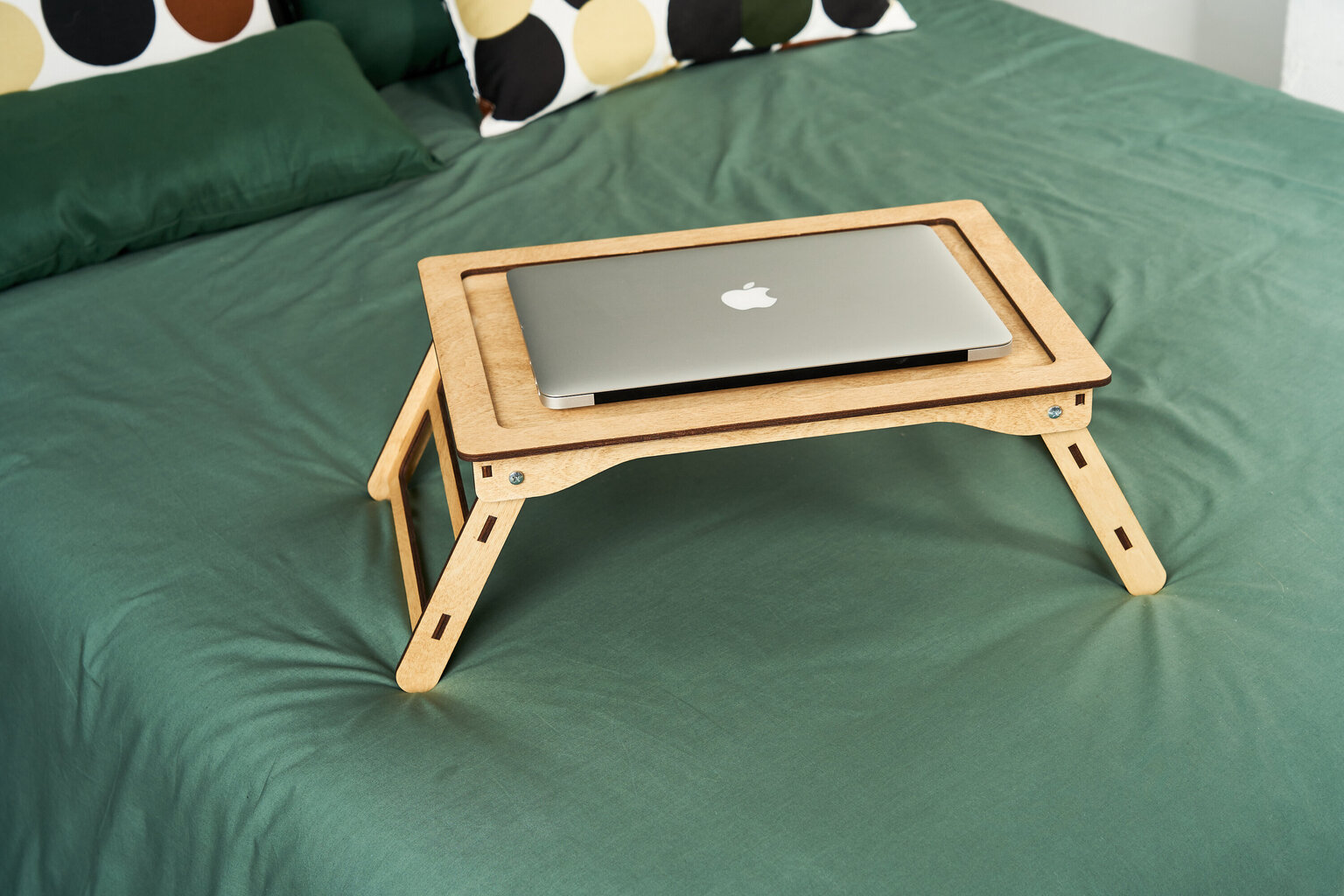 Nešiojamas staliukas kompiuteriui - lovos staliukas OAK kaina ir informacija | Kompiuteriniai, rašomieji stalai | pigu.lt