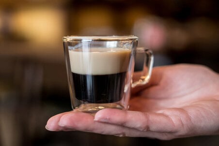 Vialli Design espresso puodelis dvigubo stiklo sienelėmis Diva, 80 ml, 2 vnt. цена и информация | Taurės, puodeliai, ąsočiai | pigu.lt