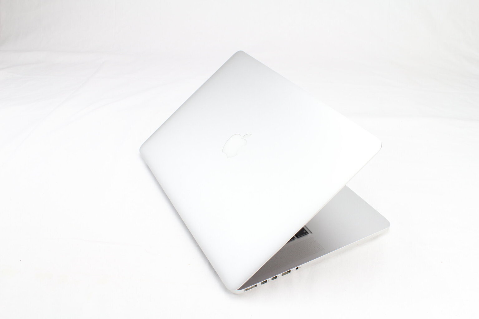 MacBook Pro 2015 Retina 15" - Core i7 2.2GHz / 16GB / 256GB SSD / SWE / Silver (atnaujintas, būklė A) kaina ir informacija | Nešiojami kompiuteriai | pigu.lt