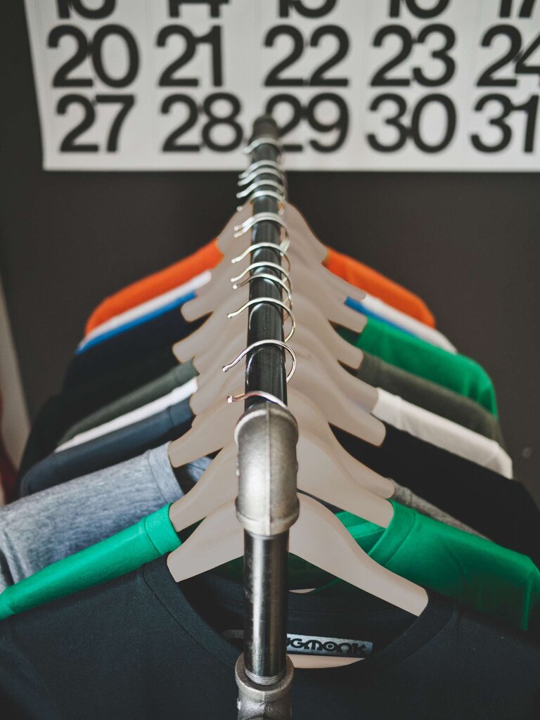 Medinė pakaba RONDO, rinkinys 10vnt pilkos spalvos kaina ir informacija | Pakabos, maišai drabužiams | pigu.lt
