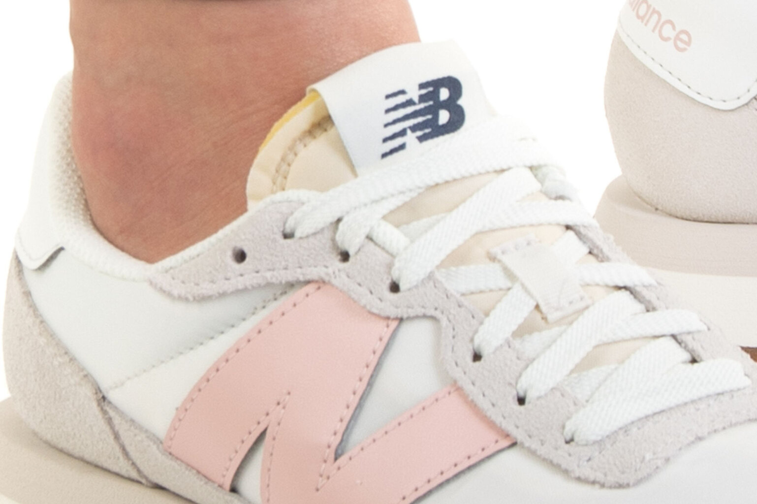 Laisvalaikio batai moterims New Balance 237 WS237GA kaina ir informacija | Sportiniai bateliai, kedai moterims | pigu.lt