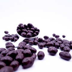 Razinos juodame šokolade 200g kaina ir informacija | Augalinės kilmės produktai | pigu.lt