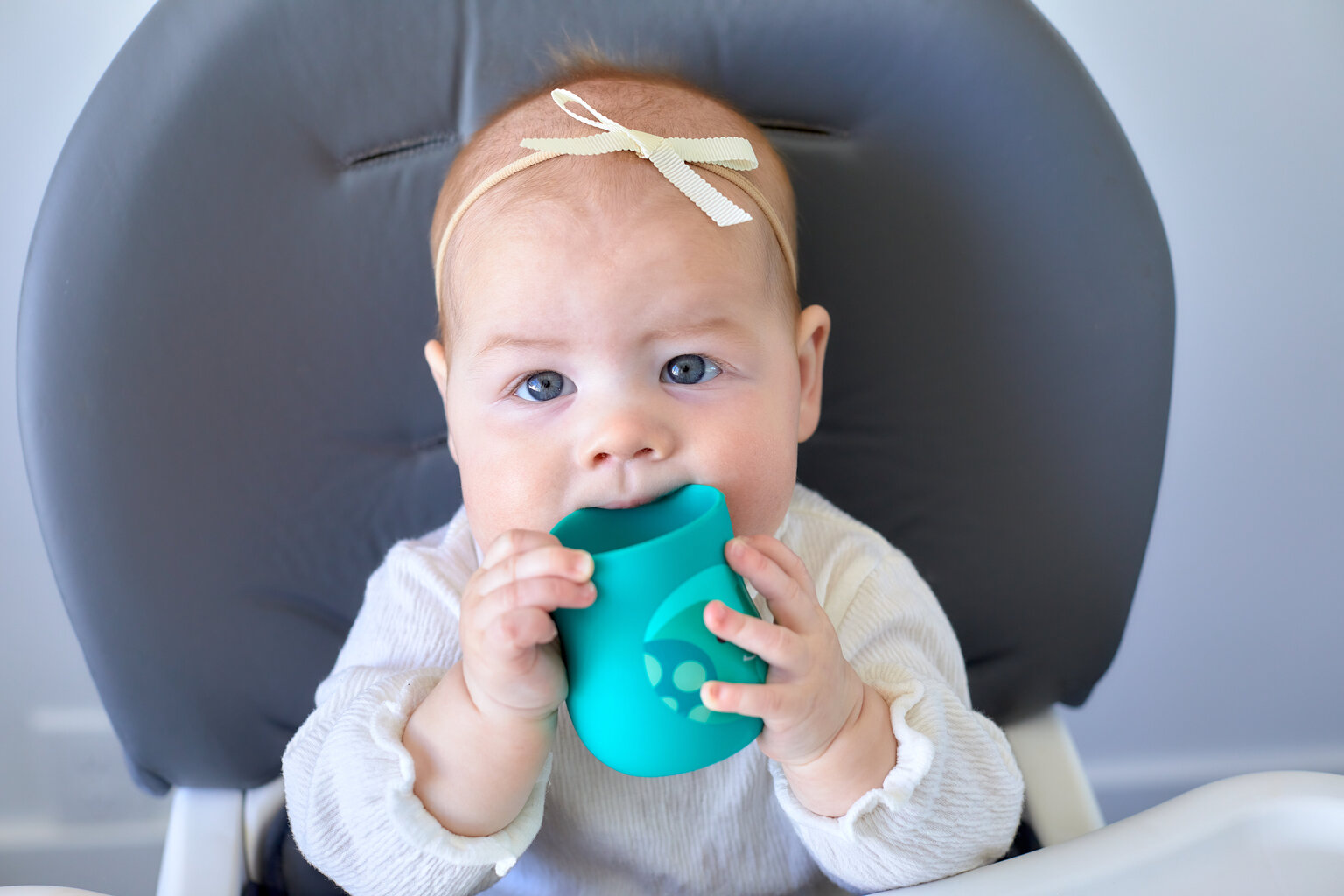 Silikoninis kūdikio mokymosi puodelis (118ml) kaina ir informacija | Kūdikių indai, indeliai pienui ir įrankiai | pigu.lt