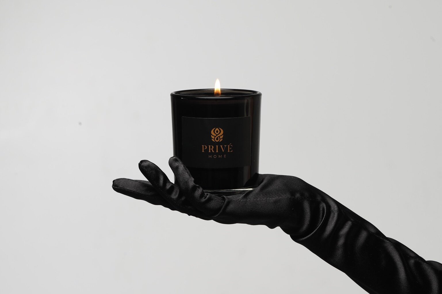 Kvapioji žvakė - Black Wood 280 g kaina ir informacija | Žvakės, Žvakidės | pigu.lt