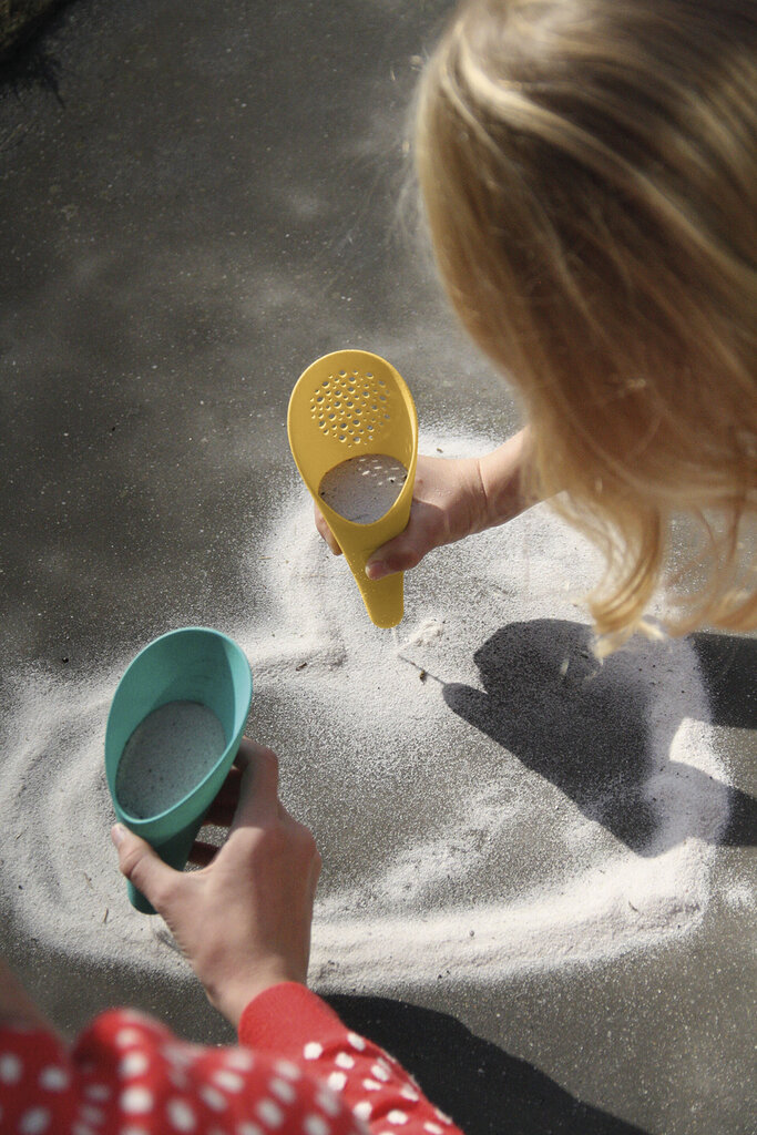 Smėlio žaislai Cuppi su kamuoliuku - Geltona/šviesiai mėlyna, Quut 172970 kaina ir informacija | Vandens, smėlio ir paplūdimio žaislai | pigu.lt