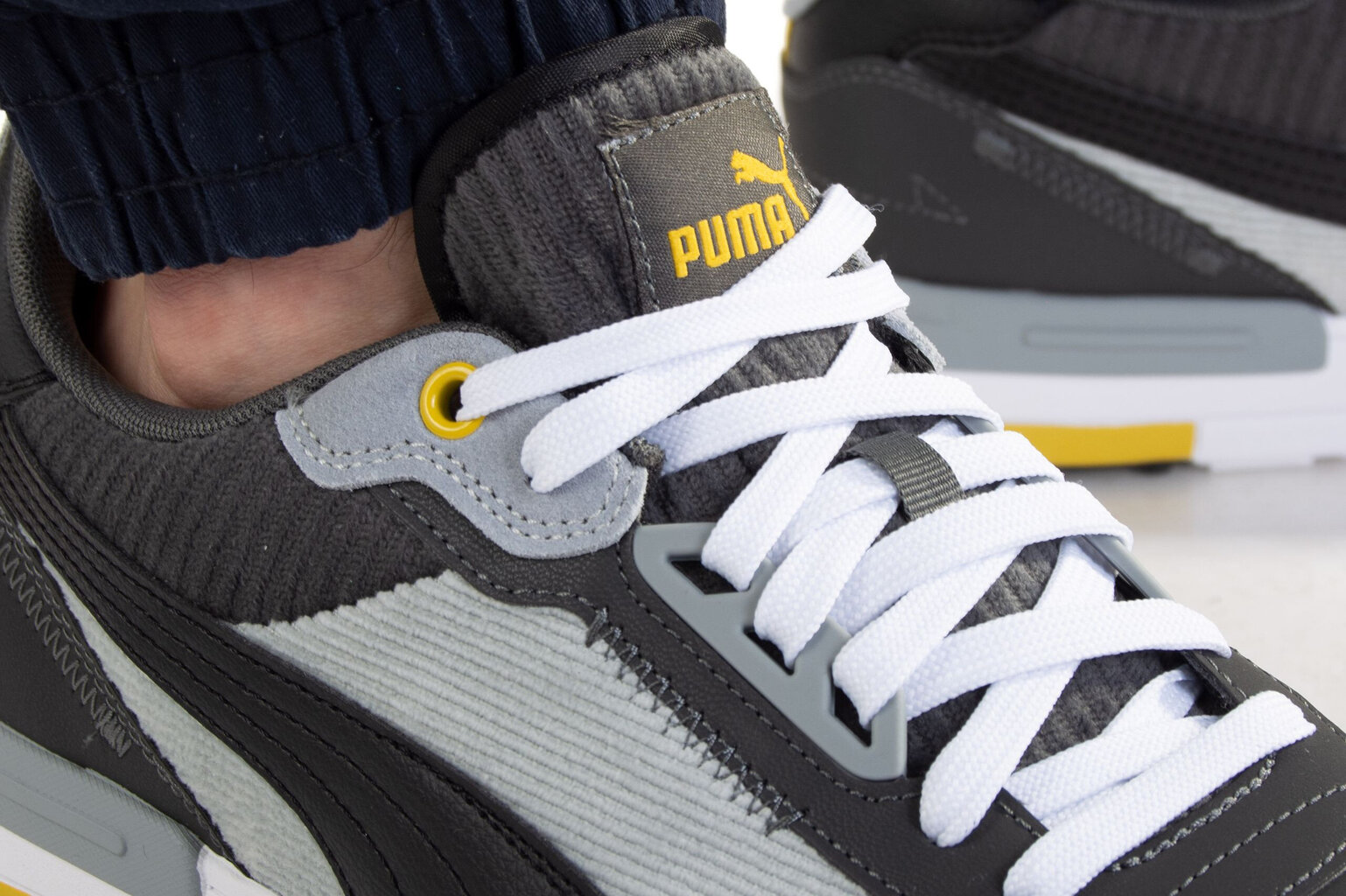 Laisvalaikio batai vyrams Puma R22 Cord kaina ir informacija | Kedai vyrams | pigu.lt