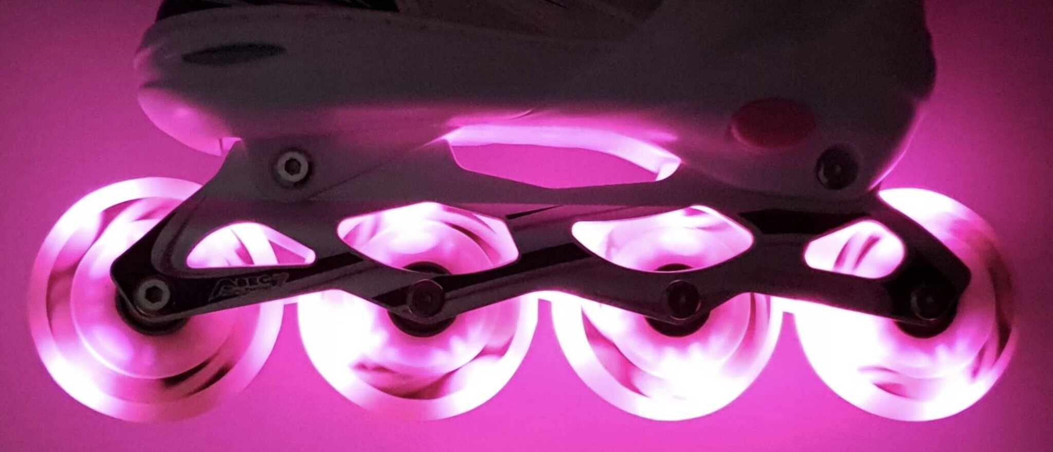 Riedučiai Croxer Novum White/Pink 39-42 (LED ratukai) kaina ir informacija | Riedučiai | pigu.lt