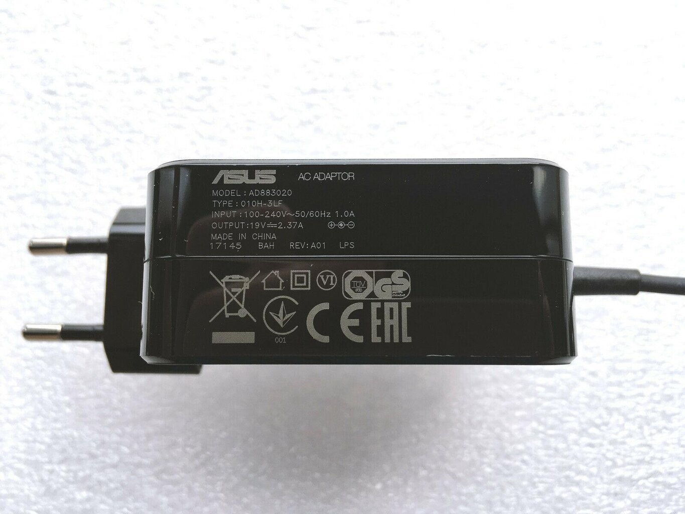 Originalus Asus AD883020 010H-3LF 19V 45W kintamosios srovės maitinimo adapteris kaina ir informacija | Įkrovikliai nešiojamiems kompiuteriams | pigu.lt