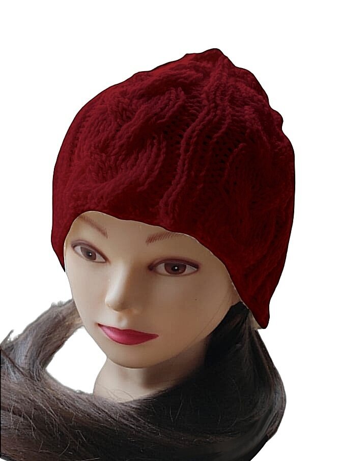 Šilta megzta kepurė, raudona цена и информация | Kepurės moterims | pigu.lt