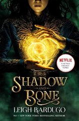 Shadow and Bone: A Netflix Original Series: Book 1 цена и информация | Книги для подростков  | pigu.lt