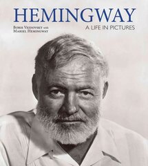 Hemingway: A Life in Pictures kaina ir informacija | Fotografijos knygos | pigu.lt