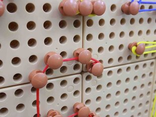 Masterkidz Set Колышки и струны - Креативная доска 260 элементов цена и информация | Развивающие игрушки | pigu.lt