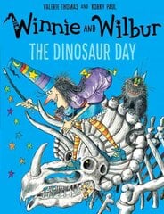 Winnie and Wilbur: The Dinosaur Day цена и информация | Книги для малышей | pigu.lt