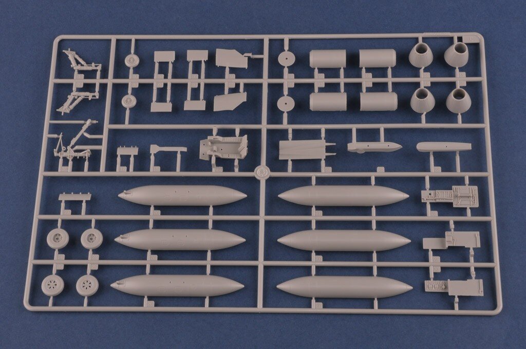 Hobby Boss naikintuvas ir atakos lėktuvas RAAF F / A-18C kaina ir informacija | Kolekciniai modeliukai | pigu.lt