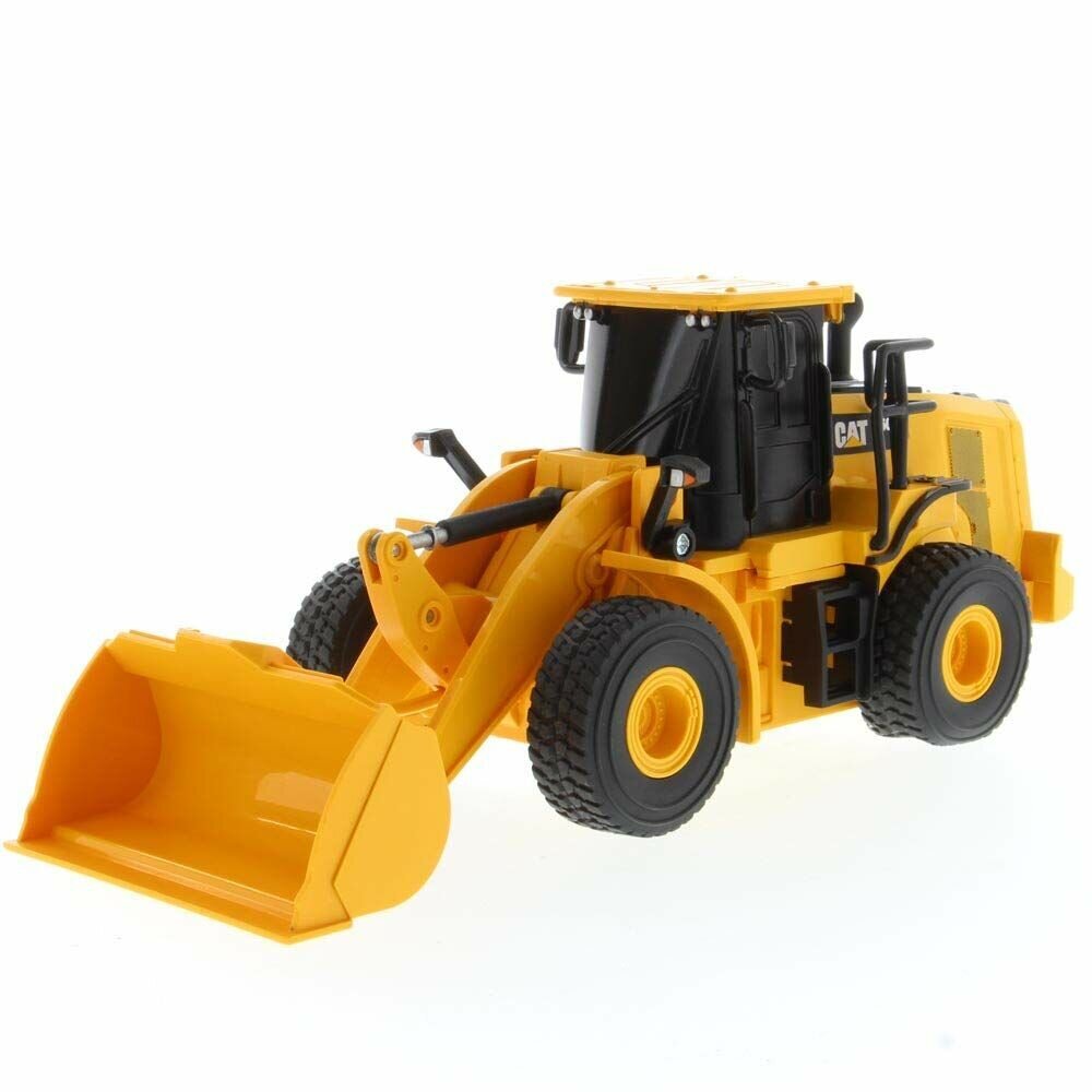 Radijo bangomis valdomas traktorius Carrera CAT 950M, geltona kaina ir informacija | Žaislai berniukams | pigu.lt