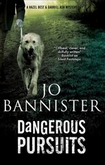 Dangerous Pursuits Main - Large Print цена и информация | Фантастика, фэнтези | pigu.lt