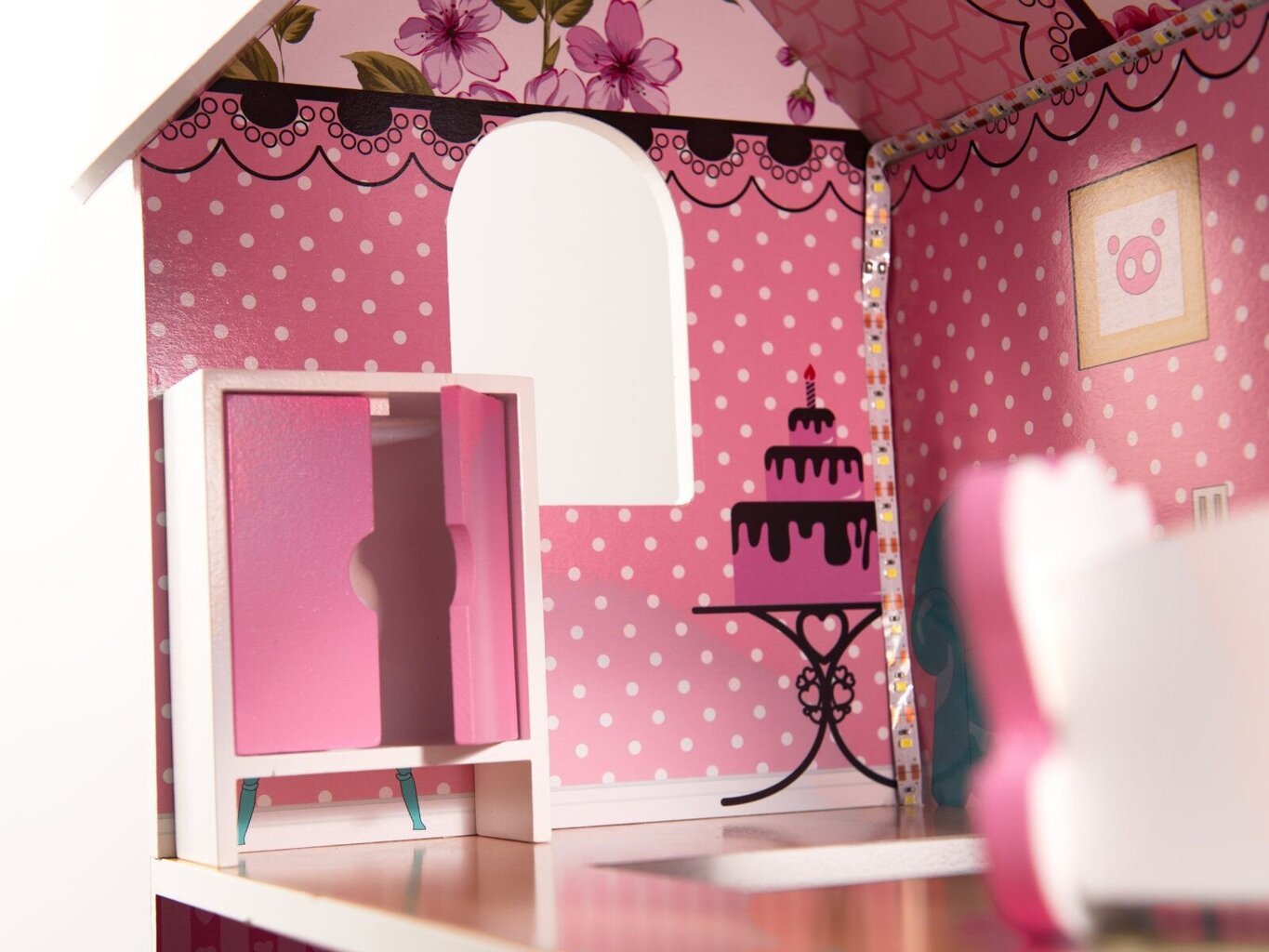 Medinis su Led apšvietimu ir baldais lėlių namas, MDF, 70cm kaina ir informacija | Žaislai mergaitėms | pigu.lt