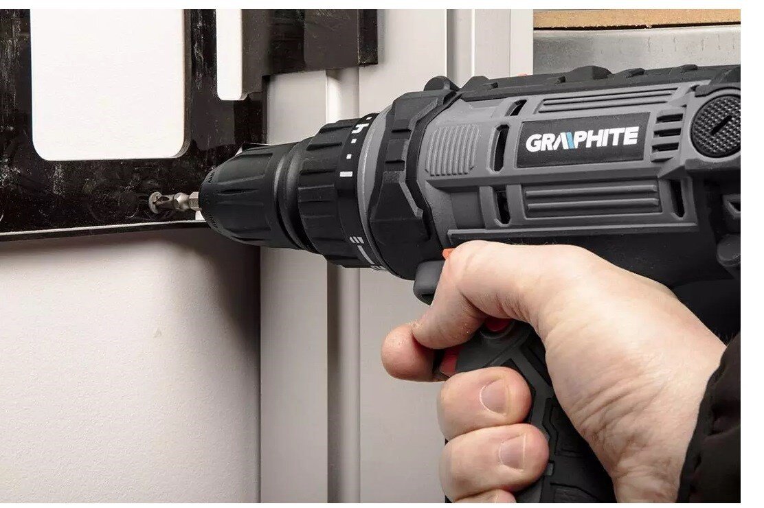 Mains drill/driver 300W Graphite 10mm self-clamping chuck with carrying case цена и информация | Suktuvai, gręžtuvai | pigu.lt