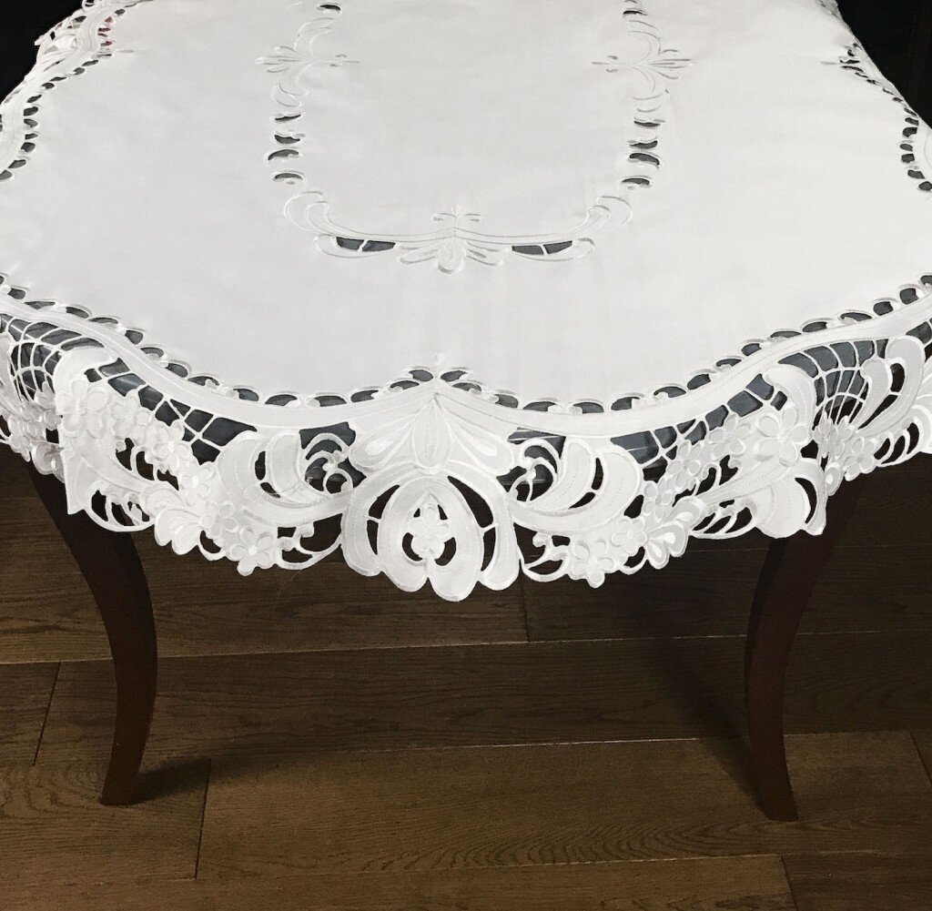 Siuvinėta ovali staltiesė, 130x180 cm цена и информация | Staltiesės, servetėlės | pigu.lt