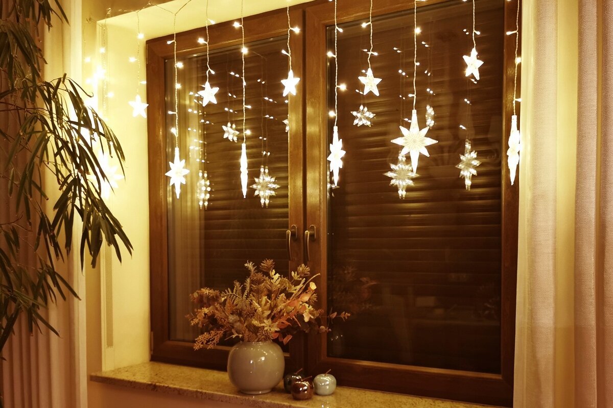 Lempučių užuolaida Žvaigždės 138 LED, šaltai balta цена и информация | Girliandos | pigu.lt
