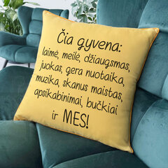 Dekoratyvinė pagalvėlė Čia gyvename MES, geltona kaina ir informacija | Originalios pagalvės, užvalkalai | pigu.lt