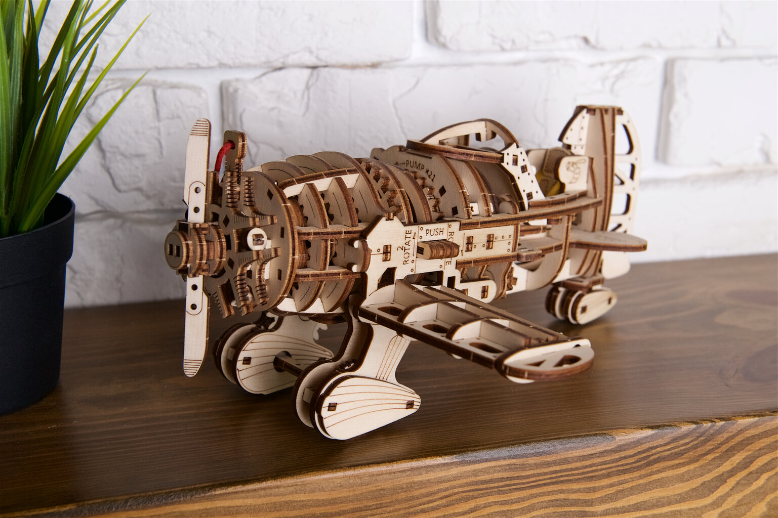 Lektuvas „Įniršusi Širšė“ / Mad Hornet Airplane Ugears, 354 vnt. kaina ir informacija | Konstruktoriai ir kaladėlės | pigu.lt