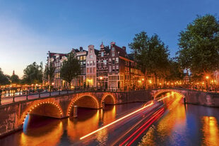 Фотообои - Амстердам  375x250 см цена и информация | Фотообои с инструментом и клеем - Бежевые листья эвкалипта, 400x280 см | pigu.lt