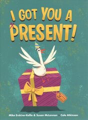 I Got You A Present! цена и информация | Книги для малышей | pigu.lt