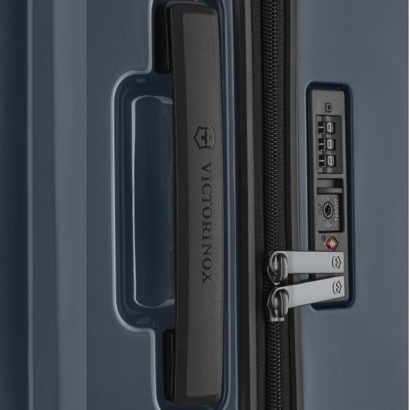 Victorinox vidutinis lagaminas Airox 74 L, Tamsiai mėlynas цена и информация | Lagaminai, kelioniniai krepšiai | pigu.lt