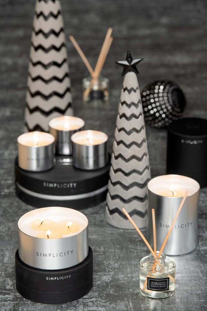 Aromatinė žvakė J-line Simplicity Romantic Breeze , 300 g kaina ir informacija | Žvakės, Žvakidės | pigu.lt