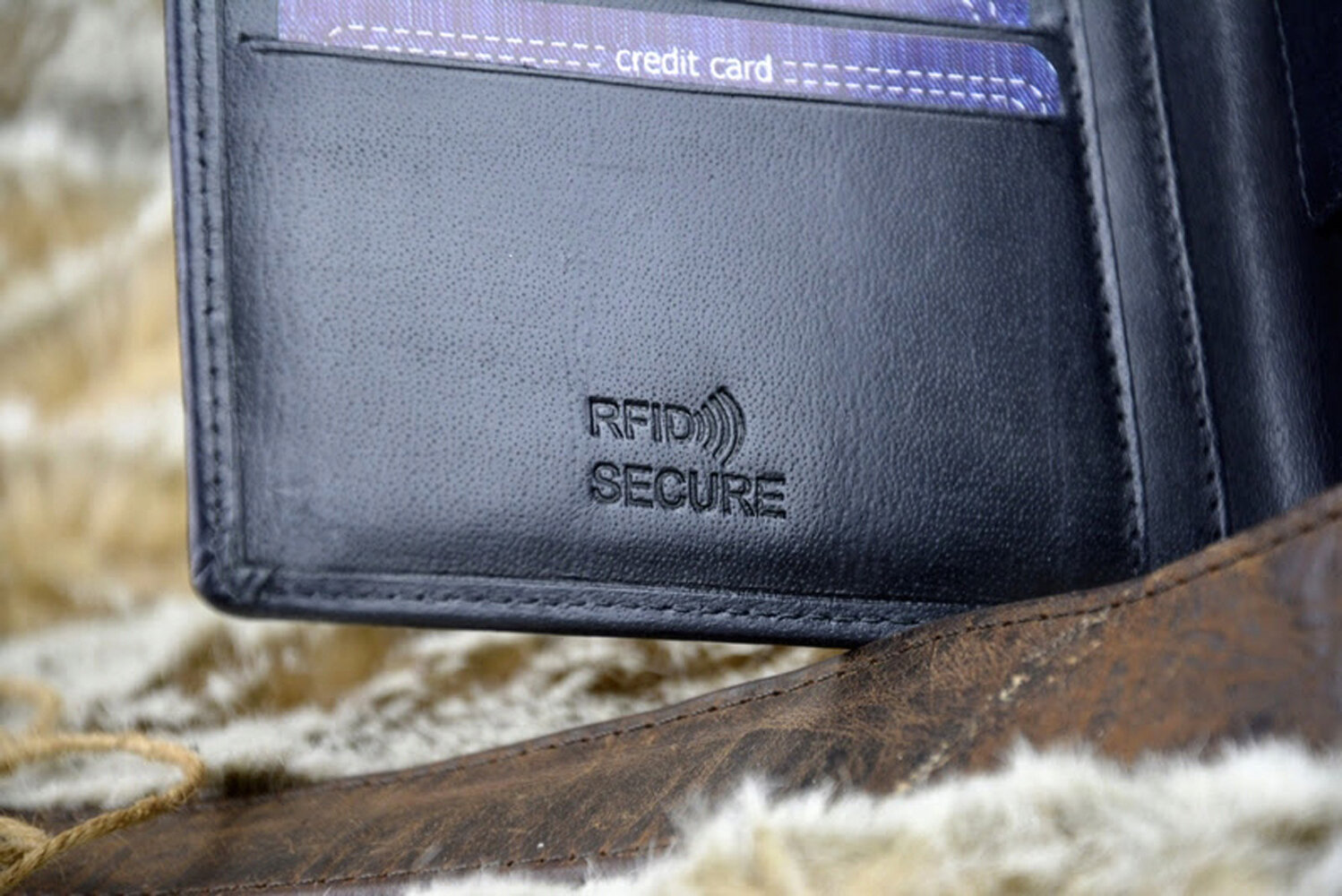 Vyriška natūralios odos piniginė Buffalo Wild, juoda kaina ir informacija | Vyriškos piniginės, kortelių dėklai | pigu.lt