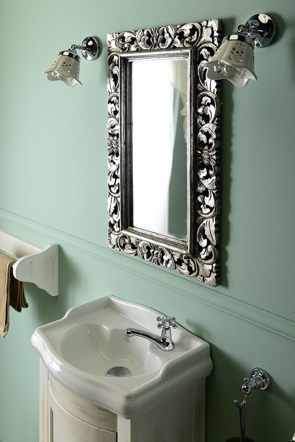 Rankomis raižytas vonios veidrodis mediniais rėmais, 60 x 80 cm, SAMBLUNG, sidabrinis kaina ir informacija | Vonios veidrodžiai | pigu.lt