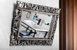 Rankomis raižytas vonios veidrodis mediniais rėmais, 70 x 100 cm, SAMBLUNG, sidabrinis kaina ir informacija | Vonios veidrodžiai | pigu.lt