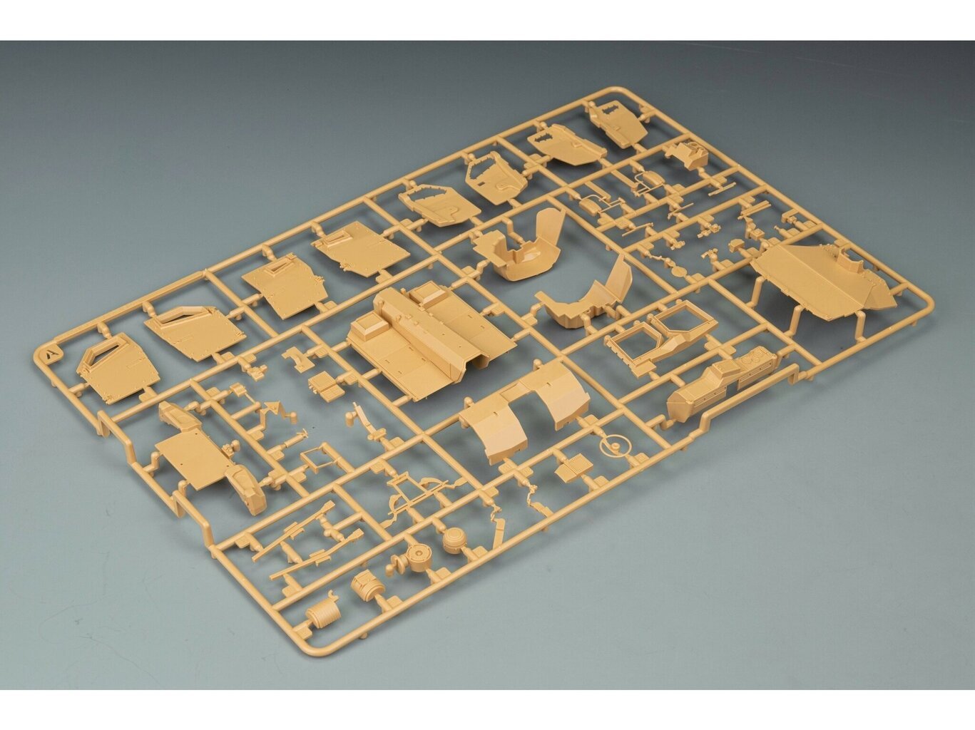 Surenkamas modelis Rye Field Model - JLTV (Joint Light Tactical Vehicle), 1/35, RFM-5090 kaina ir informacija | Konstruktoriai ir kaladėlės | pigu.lt