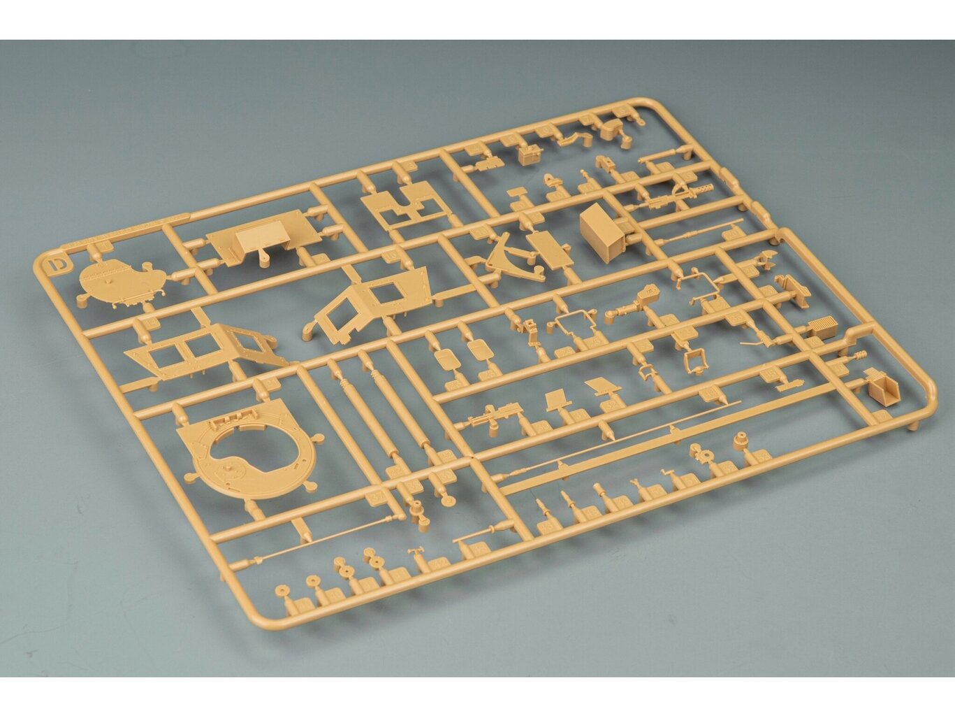 Surenkamas modelis Rye Field Model - JLTV (Joint Light Tactical Vehicle), 1/35, RFM-5090 kaina ir informacija | Konstruktoriai ir kaladėlės | pigu.lt