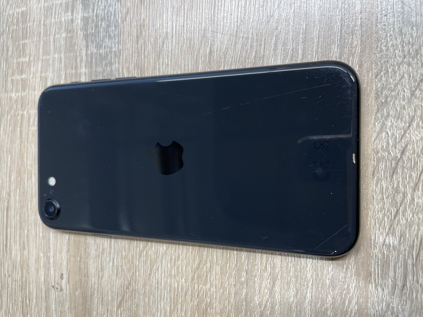 Prekė su pažeidimu. Apple iPhone SE (2020), 64GB, Black цена и информация | Prekės su pažeidimu | pigu.lt